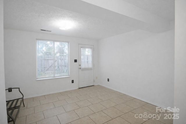 9432-D Lexington Circle, Charlotte, NC 28213