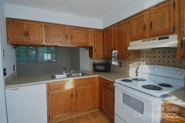 9432-D Lexington Circle, Charlotte, NC 28213