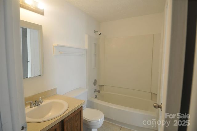 9432-D Lexington Circle, Charlotte, NC 28213