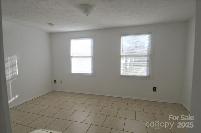 9432-D Lexington Circle, Charlotte, NC 28213