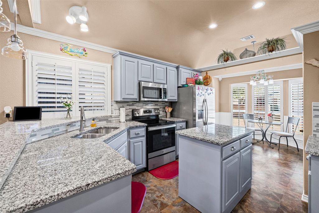 1208 Henard Lane, Granbury, TX 76048