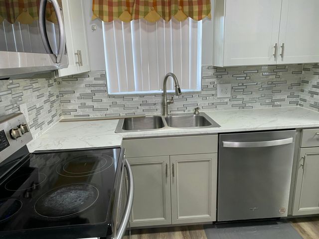 6890 Royal Palm Boulevard 209h, Margate, FL 33063