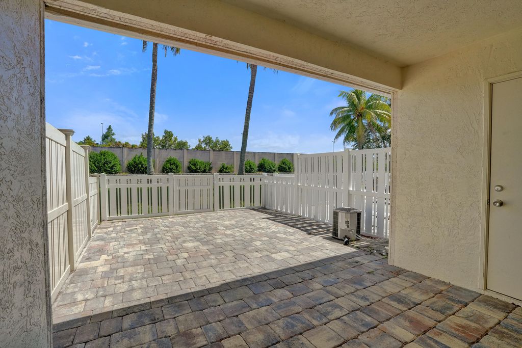 9913 NW 57TH Manor ., Coral Springs, FL 33076