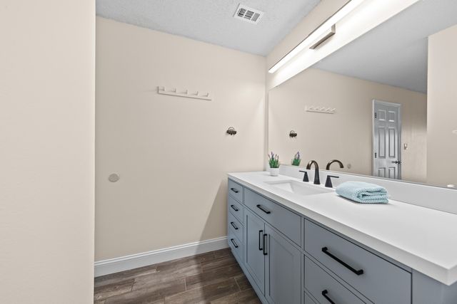 1833 Hunters Path, Fort Walton Beach, FL 32547