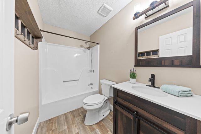 1833 Hunters Path, Fort Walton Beach, FL 32547