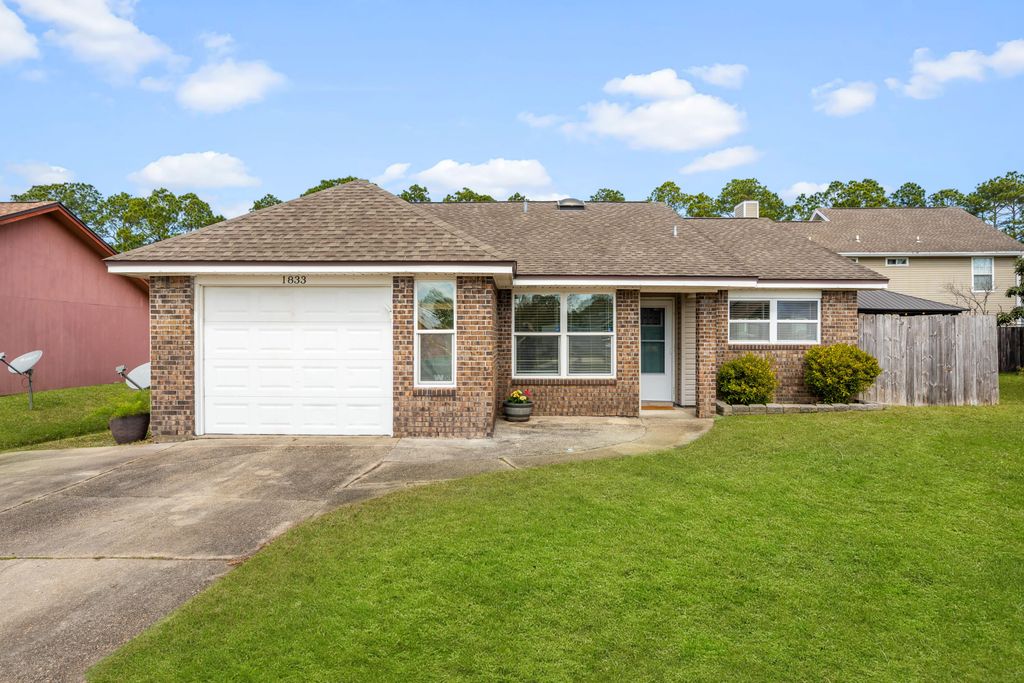 1833 Hunters Path, Fort Walton Beach, FL 32547