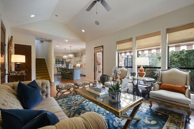 303 ROLLING GREEN DR, Lakeway, TX 78734