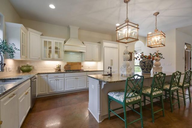 303 ROLLING GREEN DR, Lakeway, TX 78734