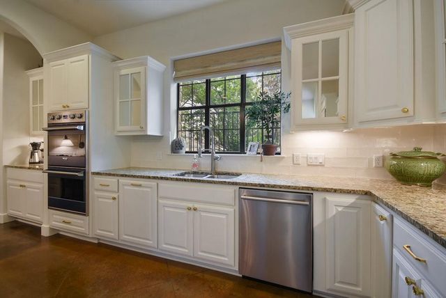 303 ROLLING GREEN DR, Lakeway, TX 78734