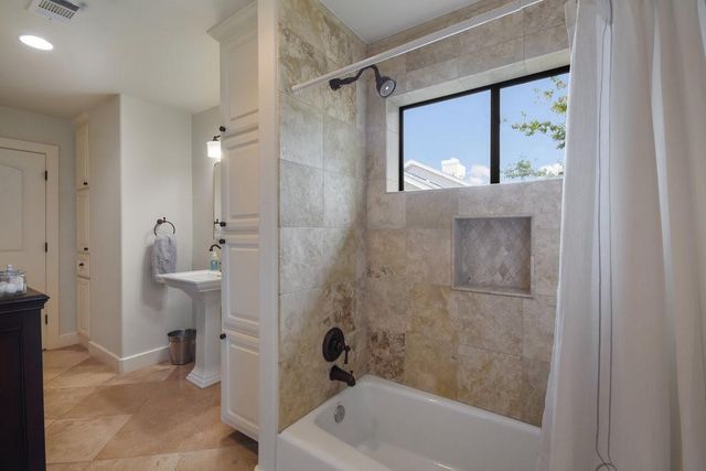 303 ROLLING GREEN DR, Lakeway, TX 78734