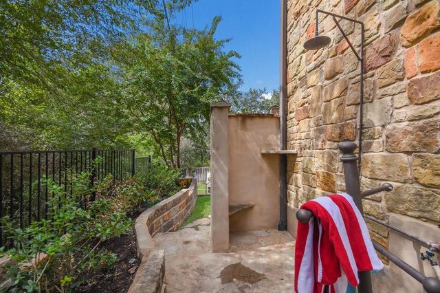 303 ROLLING GREEN DR, Lakeway, TX 78734