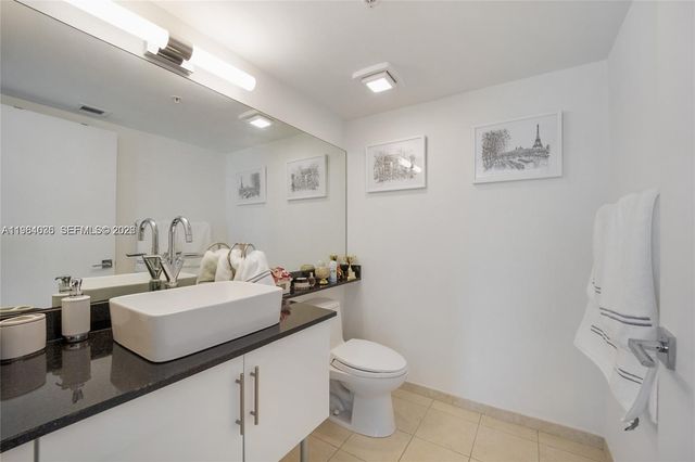 31 SE 5th St 2706, Miami, FL 33131