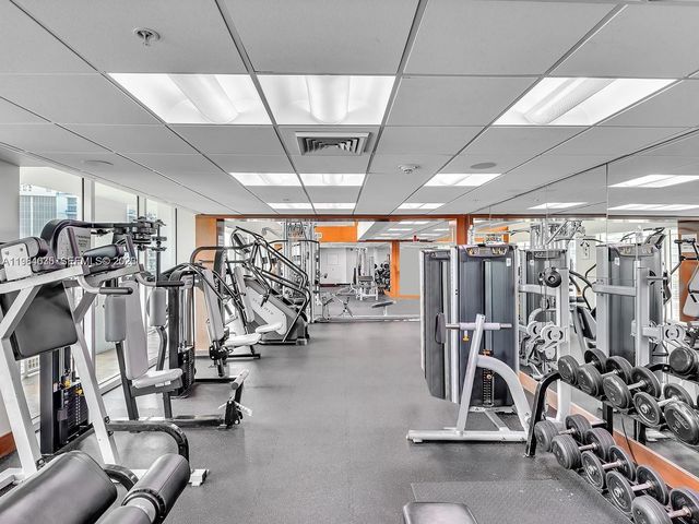 31 SE 5th St 2706, Miami, FL 33131