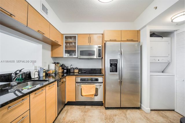 31 SE 5th St 2706, Miami, FL 33131