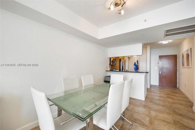 31 SE 5th St 2706, Miami, FL 33131