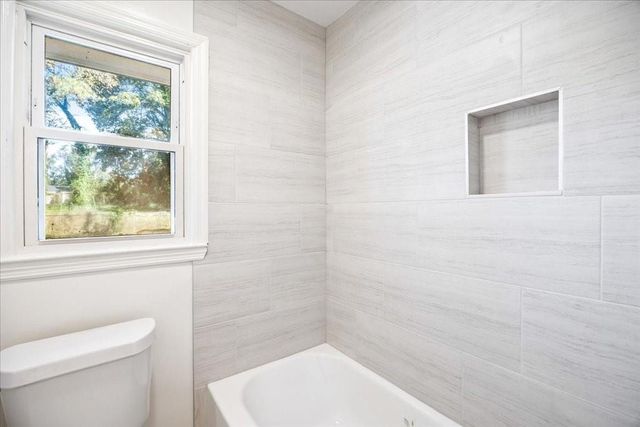 1348 Ridgewood SW Drive, Lilburn, GA 30047