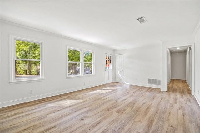 1348 Ridgewood SW Drive, Lilburn, GA 30047