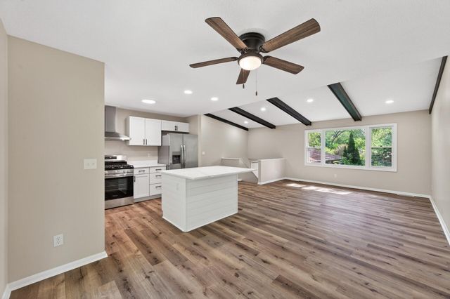 10370 Flamingo Street NW, Coon Rapids, MN 55433