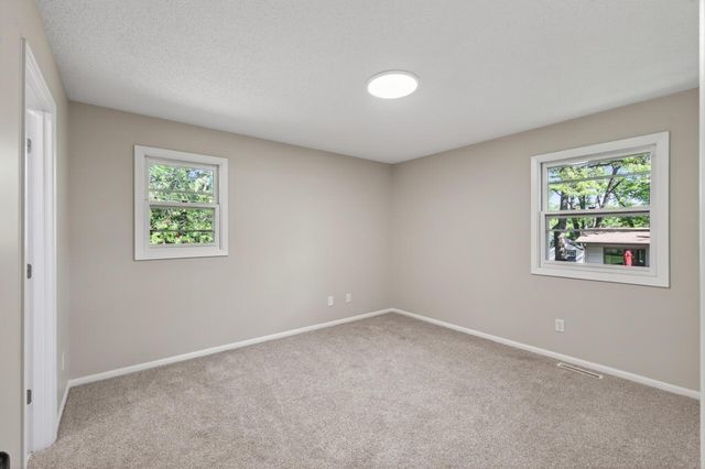 10370 Flamingo Street NW, Coon Rapids, MN 55433