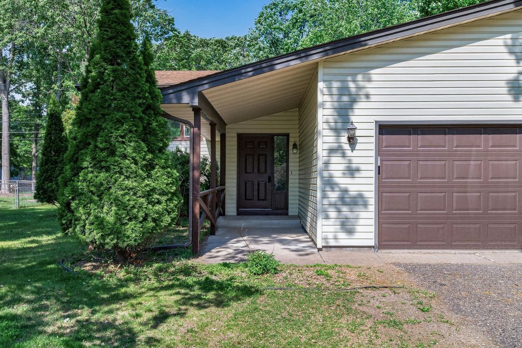 10370 Flamingo Street NW, Coon Rapids, MN 55433