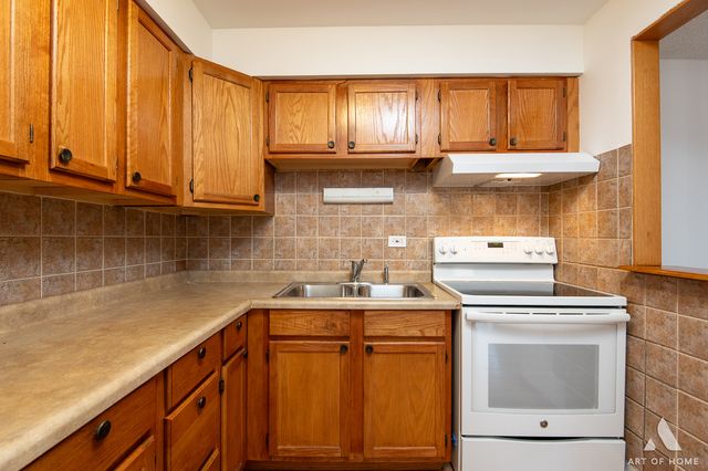 9708 Nottingham Avenue 11, Chicago Ridge, IL 60415