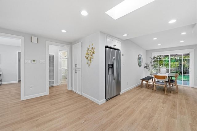 413 Del Medio Avenue, Mountain View, CA 94040