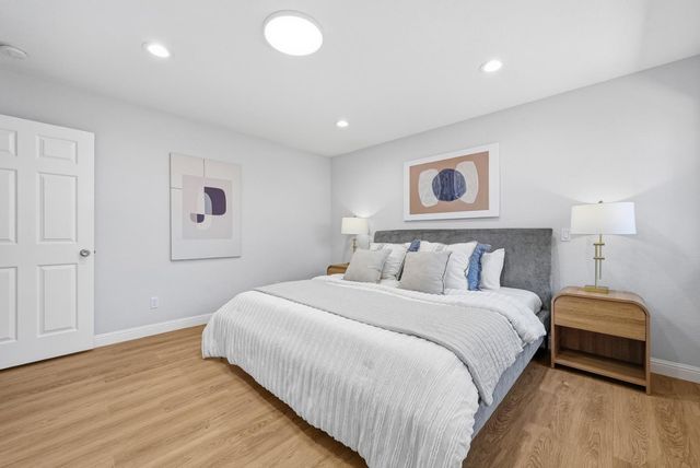 413 Del Medio Avenue, Mountain View, CA 94040