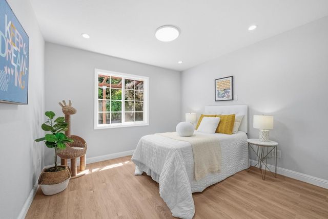 413 Del Medio Avenue, Mountain View, CA 94040