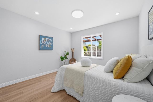 413 Del Medio Avenue, Mountain View, CA 94040