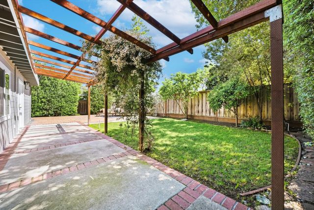 413 Del Medio Avenue, Mountain View, CA 94040