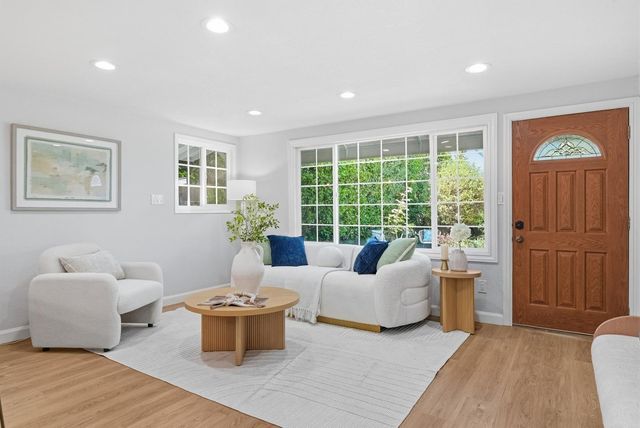 413 Del Medio Avenue, Mountain View, CA 94040