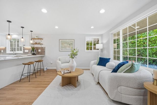 413 Del Medio Avenue, Mountain View, CA 94040