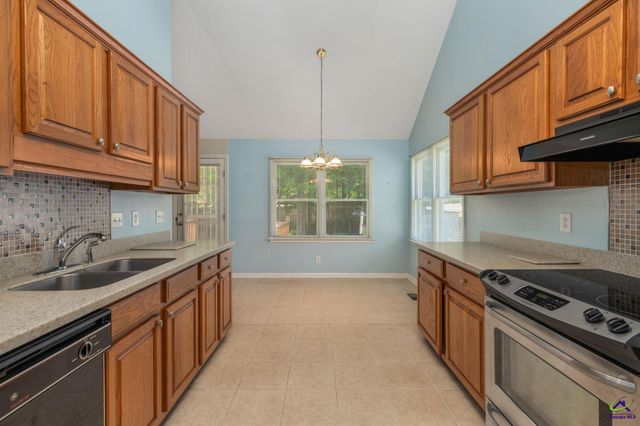226 Autumn Trace Court, Macon, GA 31210