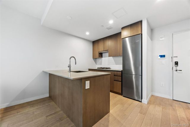 131-02A 40th Road 14B, Flushing, NY 11354