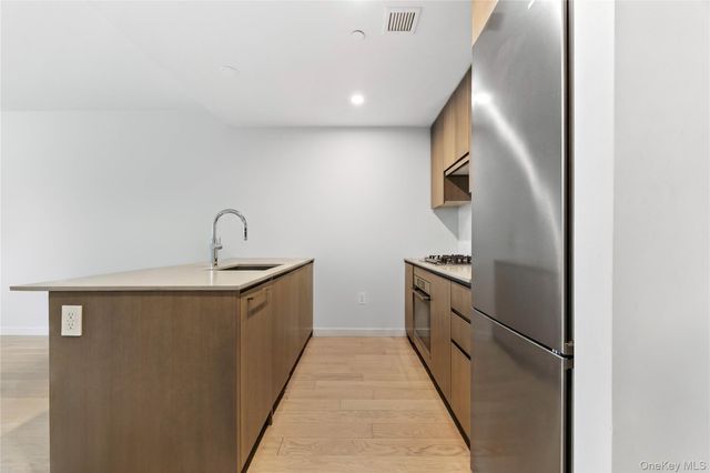 131-02A 40th Road 14B, Flushing, NY 11354