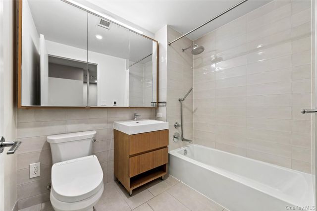 131-02A 40th Road 14B, Flushing, NY 11354