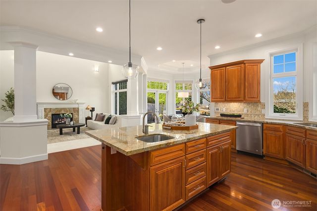 9750 SE 5th Street, Bellevue, WA 98004