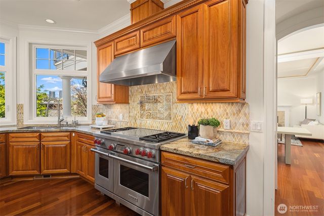 9750 SE 5th Street, Bellevue, WA 98004