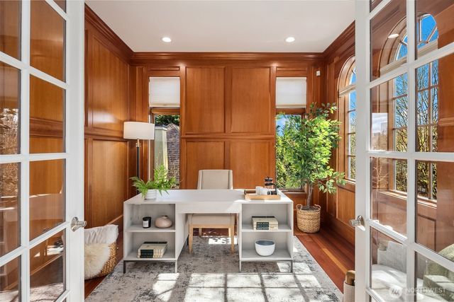 9750 SE 5th Street, Bellevue, WA 98004