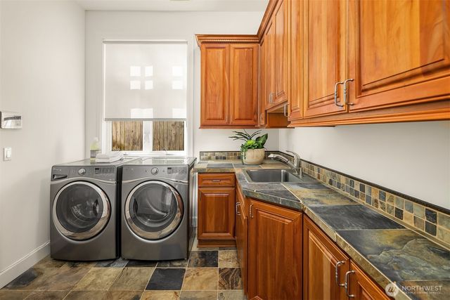 9750 SE 5th Street, Bellevue, WA 98004