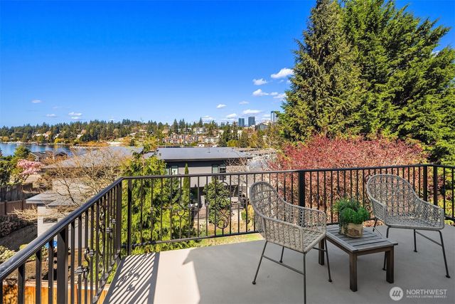 9750 SE 5th Street, Bellevue, WA 98004