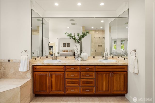 9750 SE 5th Street, Bellevue, WA 98004