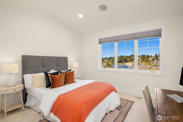 9750 SE 5th Street, Bellevue, WA 98004