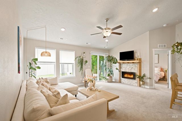 7516 S Foremast Ave, Boise, ID 83709