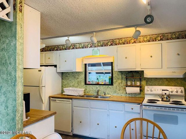 31 Panda Lane, Whiting, NJ 08759