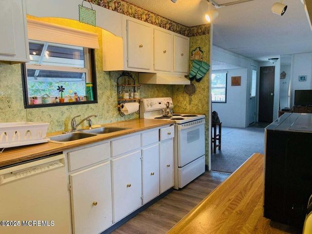 31 Panda Lane, Whiting, NJ 08759