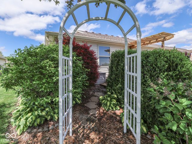 2055 Pelican Drive, Franklin, IN 46131