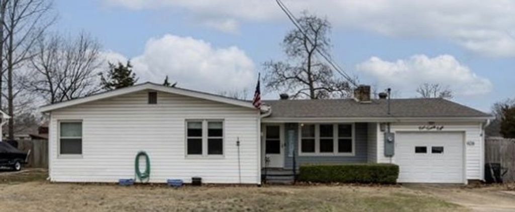 928 S Maple Street, Siloam Springs, AR 72761