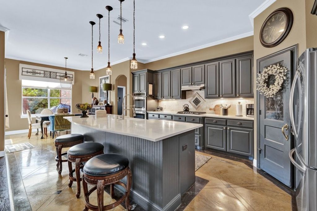 7012 Ridge Line Drive, North Richland Hills, TX 76182