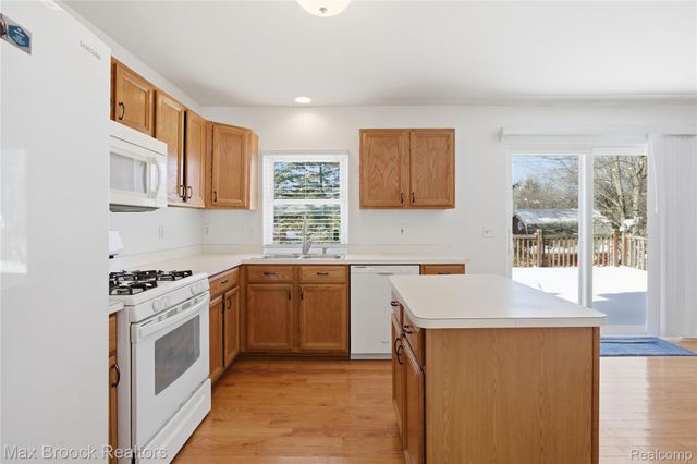 1418 Glenview Drive, Waterford Charter Township, MI 48327